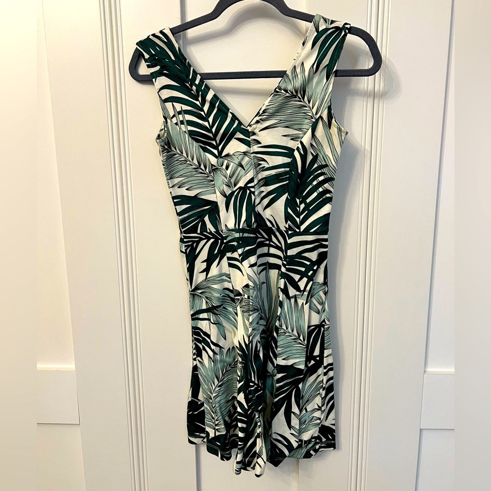 H&M Green and white v-neck short dress